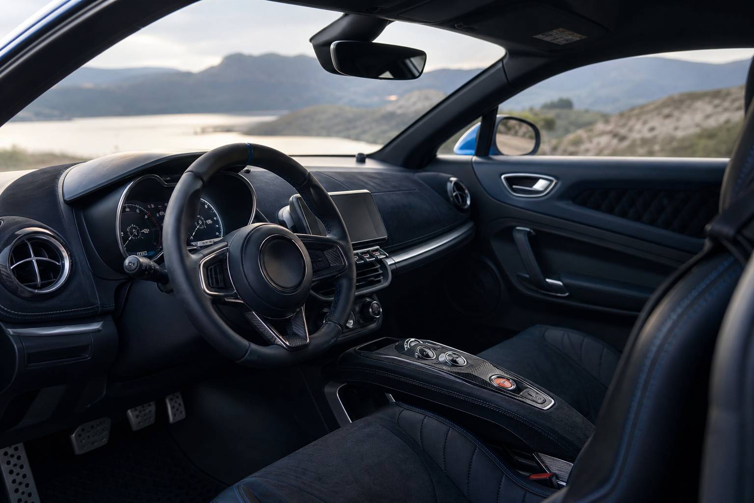 Interieur Alpine A110 moderne cuir compteurs ambiance sport francaise