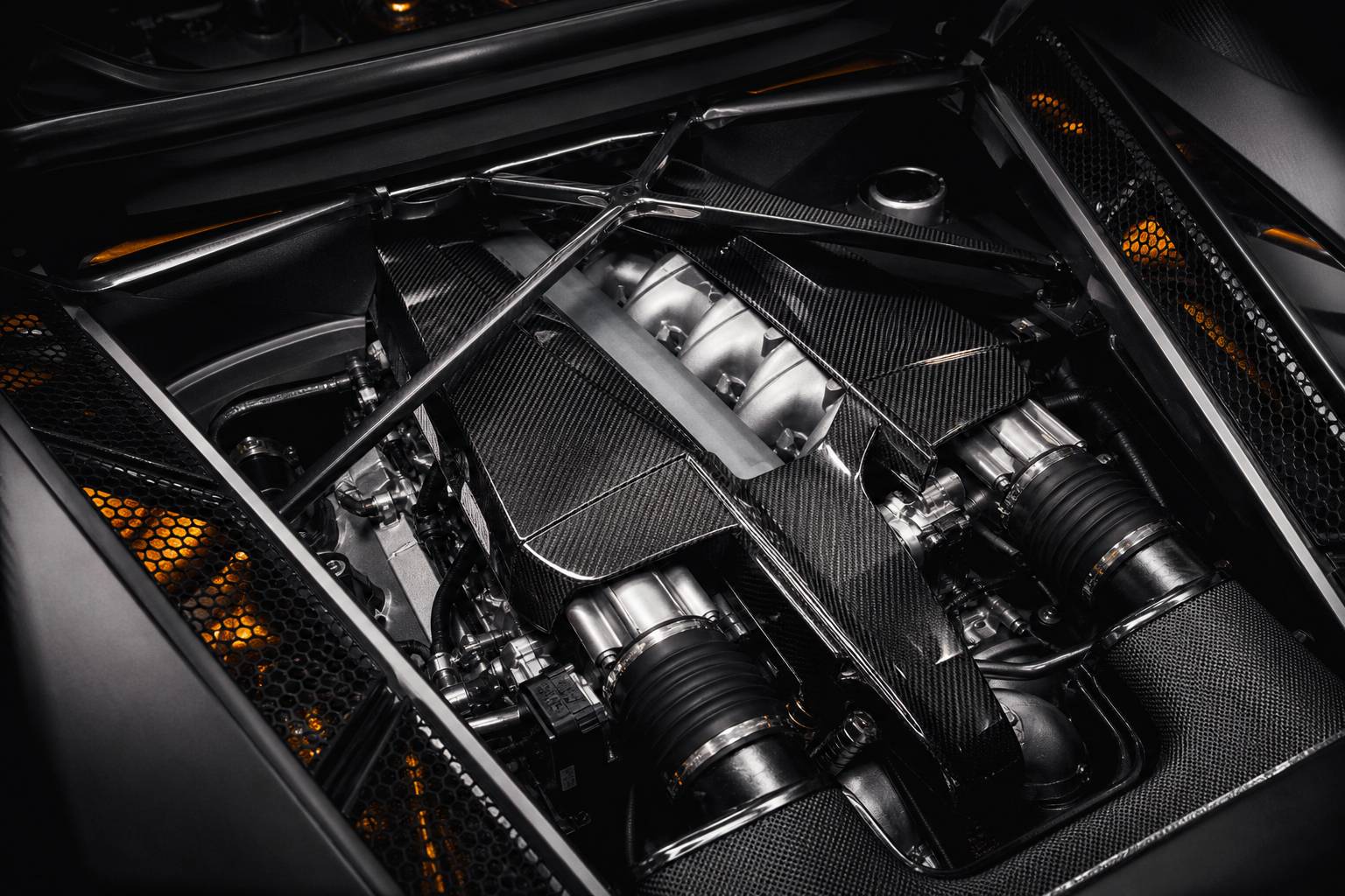 Moteur V10 et baie moteur en fibre de carbone de l'Audi R8