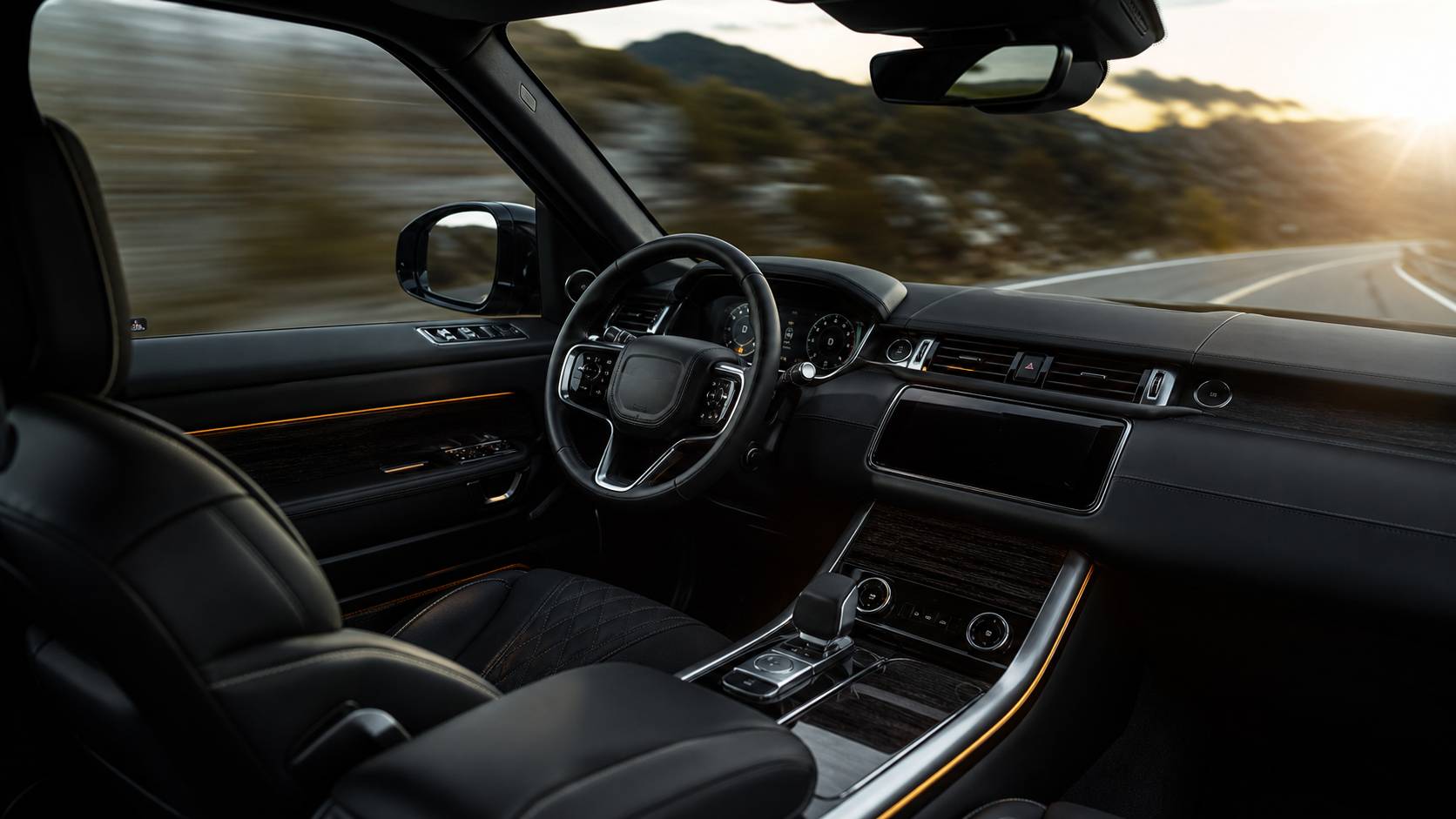 Range Rover Sport SVR en mouvement sur route dévoilant sa silhouette imposante et sportive
