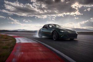 Roadster 125 : L&rsquo;Essence du Sport Auto Révélée