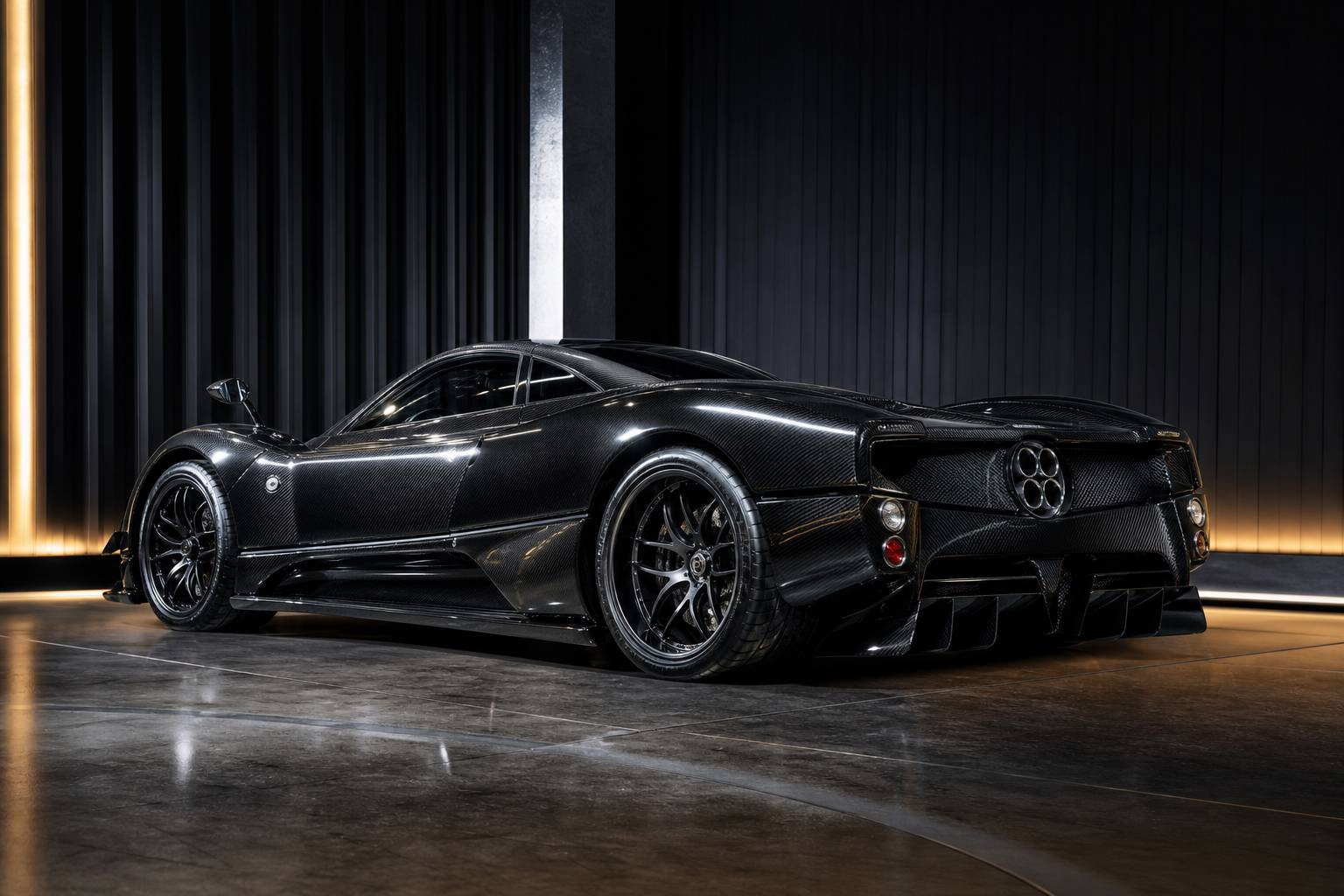 Supercar Pagani Zonda carbone jantes diffuseur design italien
